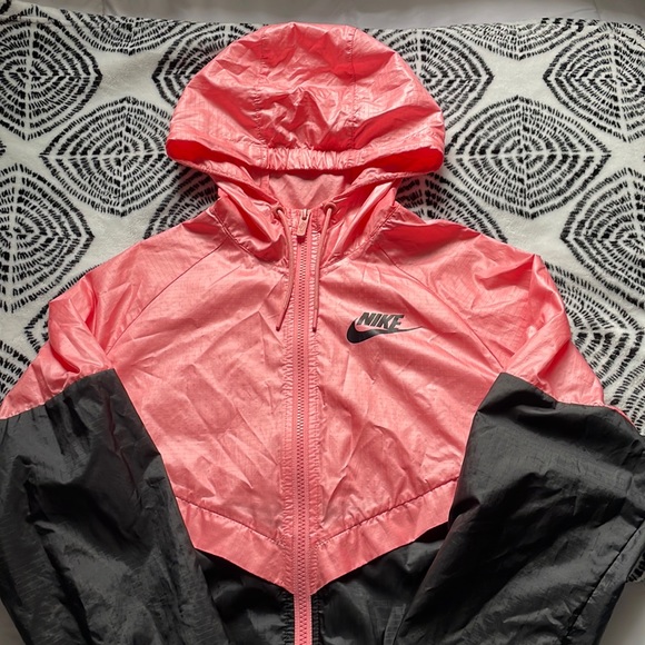Nike Windbreaker - Picture 1 of 5